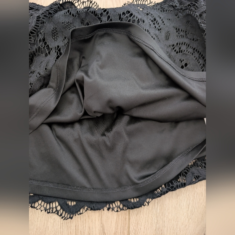 Express black off-the-shoulder lace crop top - Picture 6 of 7